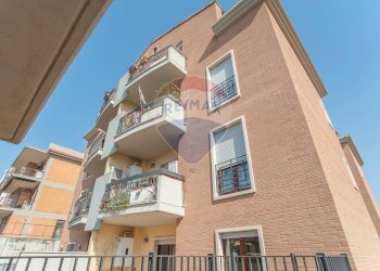 Edificio all\'aperto - Bilocale Via Corato
 
16, Roma - foto 1