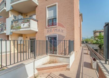 Edificio all\'aperto - Bilocale Via Corato
 
16, Roma - foto 3