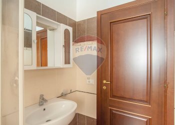 Bagno - Bilocale Via Corato
 
16, Roma - foto 15