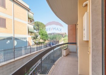 Balcone - Bilocale Via Corato
 
16, Roma - foto 17