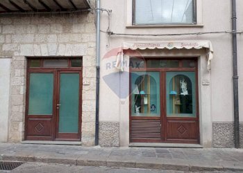 Edificio all\'aperto - Locale Commerciale C.so Paolo Agliata
 
121, Petralia Sottana - foto 6