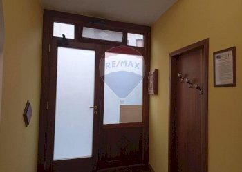 Hall / corridoio - Locale Commerciale C.so Paolo Agliata
 
121, Petralia Sottana - foto 7