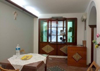 Sala da pranzo - Locale Commerciale C.so Paolo Agliata
 
121, Petralia Sottana - foto 8