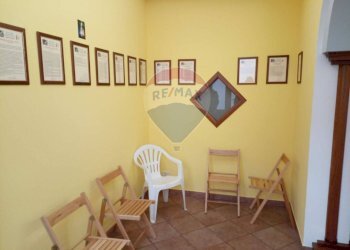 Hall / corridoio - Locale Commerciale C.so Paolo Agliata
 
121, Petralia Sottana - foto 12