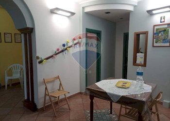 Sala da pranzo - Locale Commerciale C.so Paolo Agliata
 
121, Petralia Sottana - foto 14