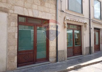 Edificio all\'aperto - Locale Commerciale C.so Paolo Agliata
 
121, Petralia Sottana - foto 16