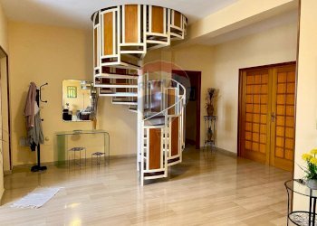 SCALA INTERNA COLLEGAMENTO TERRAZZA - Villa Via Ponticello Oneto
 
7, Palermo - foto 3