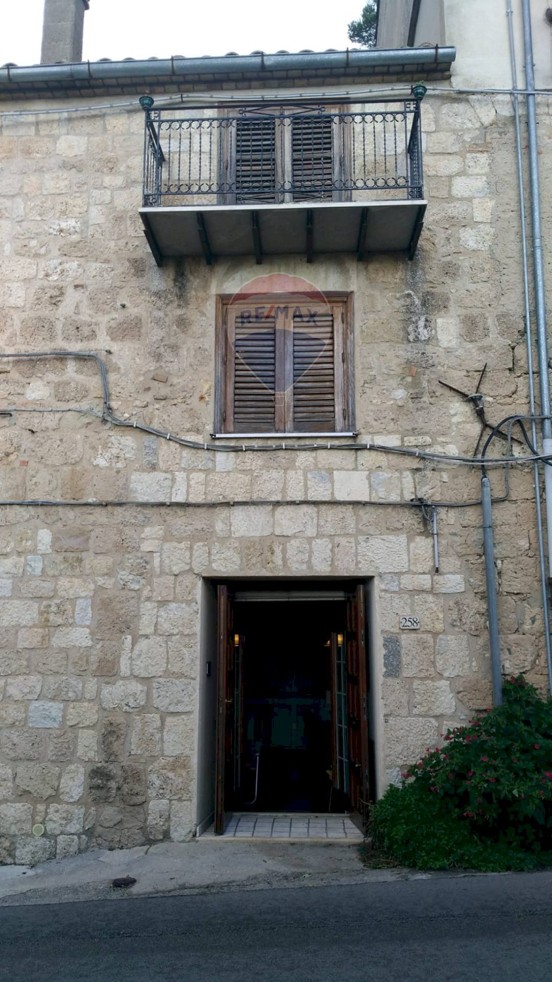 Edificio all\'aperto - Casa indipendente via Giuseppe Garibaldi
 
258, Petralia Sottana - foto 1