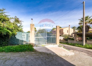 Cancello principale di ingresso - Terreno agricolo via Ragosia, Valderice - foto 2