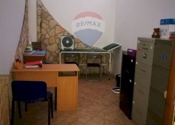 Camera / camera da letto - Locale Commerciale Via Siculo Orientale
 
266, Mascali - foto 5