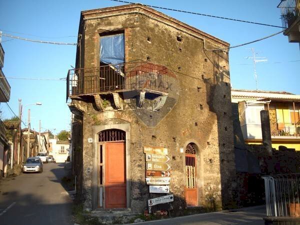Edificio all\'aperto - Casa indipendente Via Arciprete Salvatore Leonardi
 
40, Giarre - foto 1