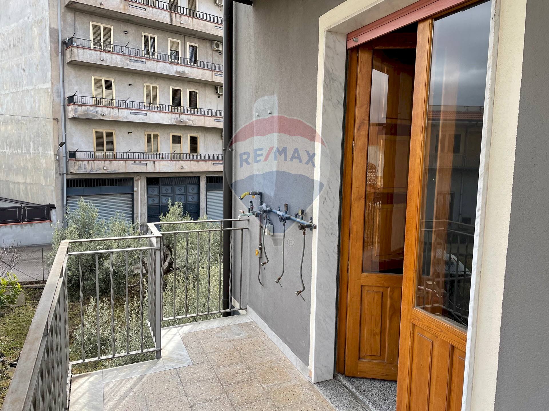 Balcone - Quadrilocale VIA DEI VOLTAIRE
SN, Adrano - foto 3