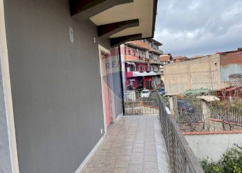 Balcone - Quadrilocale VIA DEI VOLTAIRE
 
SN, Adrano - foto 2