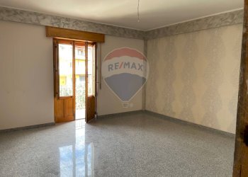 Stanza vuota - Quadrilocale VIA DEI VOLTAIRE
 
SN, Adrano - foto 10