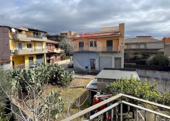 Balcone - Quadrilocale VIA DEI VOLTAIRE
 
SN, Adrano - foto 4