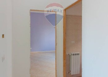 Hall / corridoio - Bilocale Via Poggio San Secondo
 
4, Caltagirone - foto 12