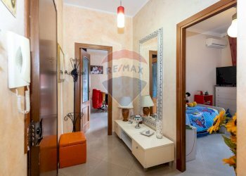 Hall / corridoio - Quadrilocale Via Castello Ursino
 
46, Catania - foto 12