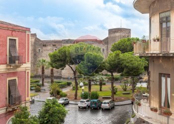 Edificio all\'aperto - Quadrilocale Via Castello Ursino
 
46, Catania - foto 24