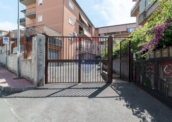 Edificio all\'aperto - Quadrilocale Via Corsaro
 
14, Camporotondo Etneo - foto 3