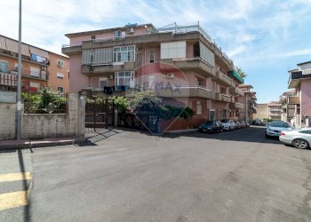Edificio all\'aperto - Quadrilocale Via Corsaro
 
14, Camporotondo Etneo - foto 5