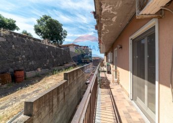 Balcone - Quadrilocale Via Corsaro
 
14, Camporotondo Etneo - foto 13