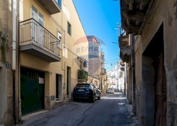 Edificio all\'aperto - Casa indipendente VIA VESPRI
 
52-54-56, Caltagirone - foto 1