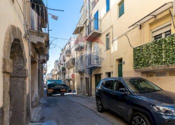 Edificio all\'aperto - Casa indipendente VIA VESPRI
 
52-54-56, Caltagirone - foto 7