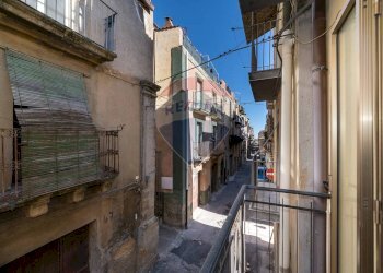 Edificio all\'aperto - Casa indipendente VIA VESPRI
 
52-54-56, Caltagirone - foto 15