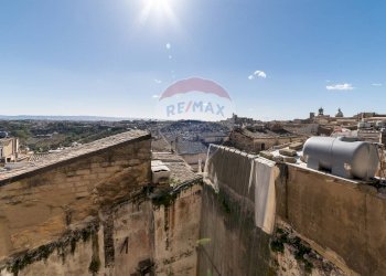 Edificio all\'aperto - Casa indipendente VIA VESPRI
 
52-54-56, Caltagirone - foto 39