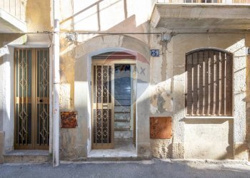 Edificio all\'aperto - Casa indipendente VIA SANTA LUCIA
 
39, Caltagirone - foto 4