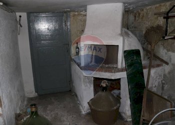 Stanza vuota - Magazzino Via De Lorenzo
 
182/186, Catania - foto 15