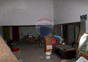 Dispensa di stoccaggio - Magazzino Via De Lorenzo
 
182/186, Catania - foto 24