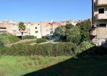 Edificio all\'aperto - Terreno edificabile Via Catanzaro
144, Valguarnera Caropepe - foto 1