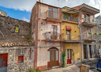 Edificio all\'aperto - Casa indipendente via Erasmo Marotta
 
19, Randazzo - foto 2