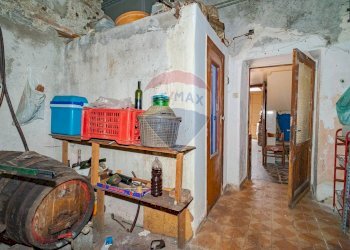 Dispensa di stoccaggio - Casa indipendente via Erasmo Marotta
 
19, Randazzo - foto 18