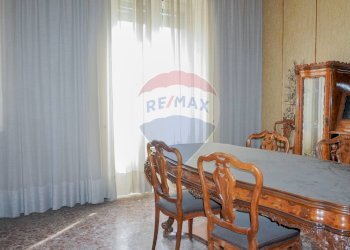 Sala da pranzo - Appartamento via de giovanni
 
10 - 26, Adrano - foto 3