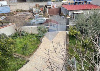 Giardino - Casa indipendente via del voltaire
 
sn, Adrano - foto 14