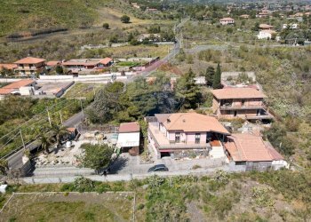 Vista delle montagne - Villa via monpilieri
 
104, Mascalucia - foto 3