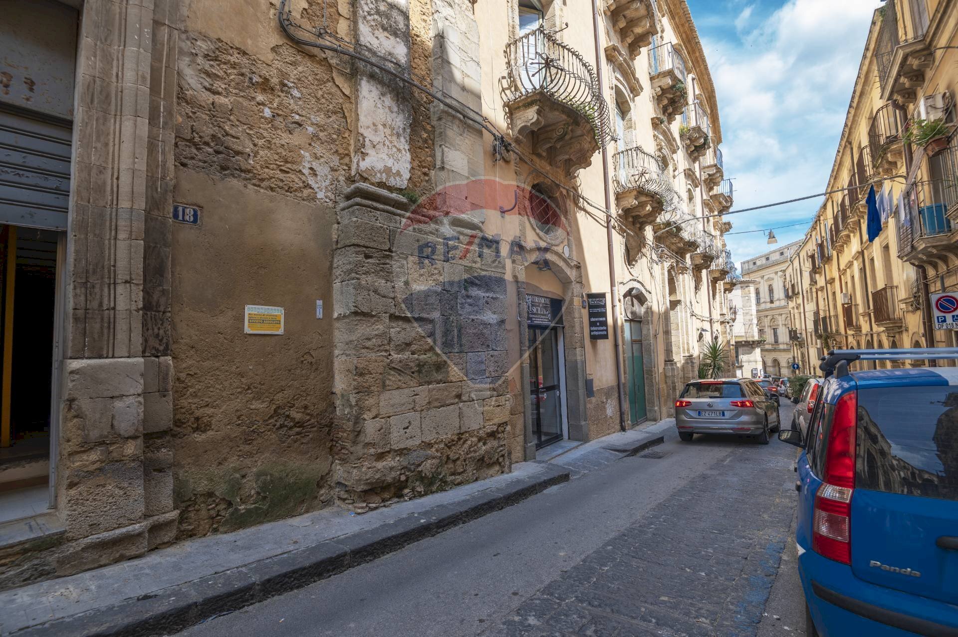 Edificio all\'aperto - Locale Commerciale VIA SAN BONAVENTURA
 
18, Caltagirone - foto 1