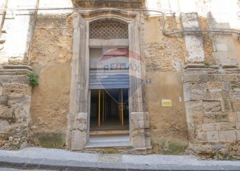 Edificio all\'aperto - Locale Commerciale VIA SAN BONAVENTURA
 
18, Caltagirone - foto 2