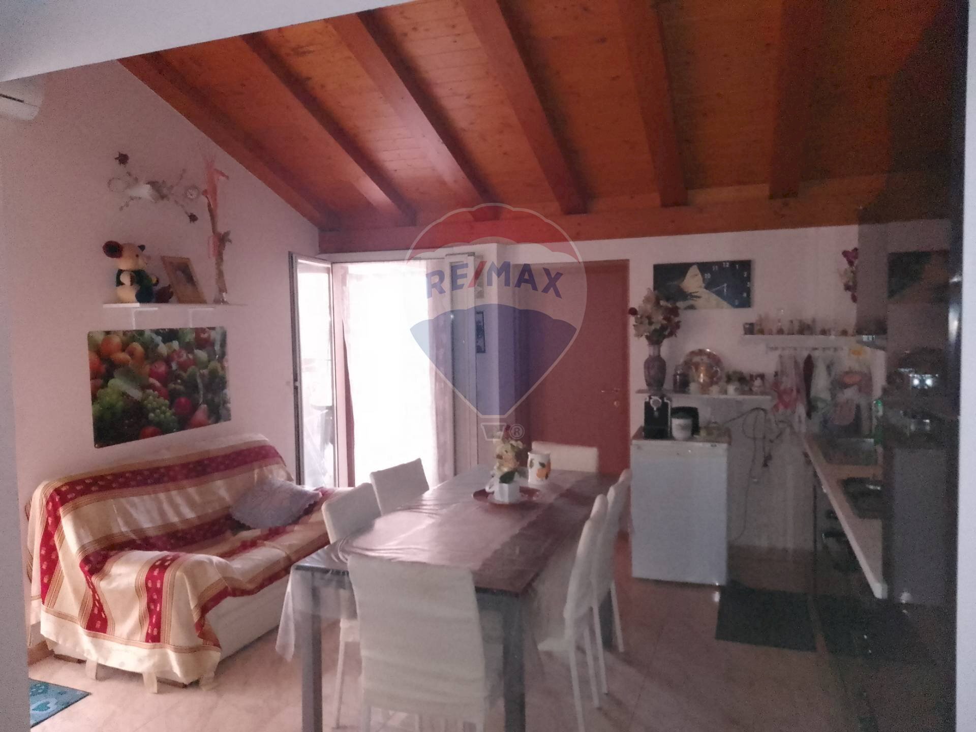 Sala da pranzo - Casa indipendente via Vittorio Emanuele
 
160, Santa Maria di Licodia - foto 3
