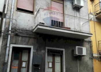 Edificio all\'aperto - Casa indipendente VIA G, MAMELI
 
13, Paterno - foto 1