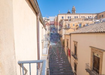 Edificio all\'aperto - Appartamento Scala SS. Maria del Monte
 
7, Caltagirone - foto 1