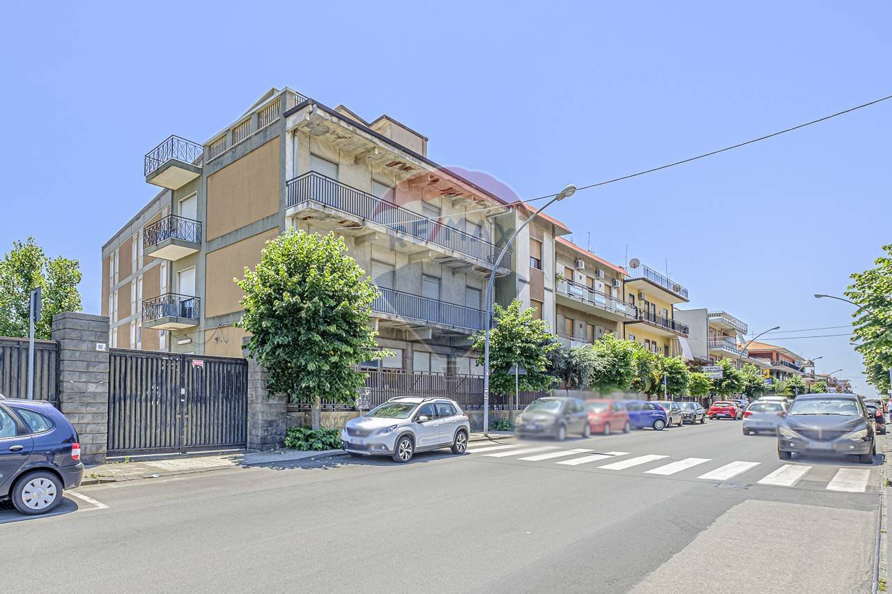 Edificio all\'aperto - Stabile - Palazzo via della regione
 
178, San Giovanni la Punta - foto 1