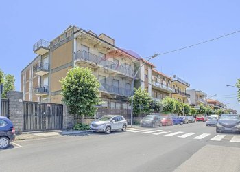 Edificio all\'aperto - Stabile - Palazzo via della regione
178, San Giovanni la Punta - foto 1