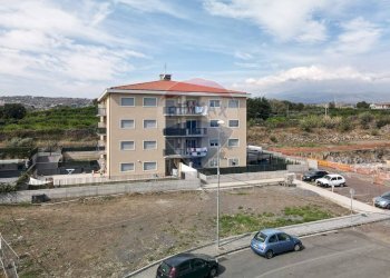 Edificio all\'aperto - Quadrilocale Via Monsignor Salvatore Messina Foti
 
9, Acireale - foto 1