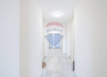 Hall / corridoio - Quadrilocale Via Monsignor Salvatore Messina Foti
 
9, Acireale - foto 25