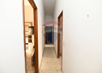 Corridoio dal saloncino d\'ingresso - Casa indipendente Via Galatea
 
180, Acireale - foto 26