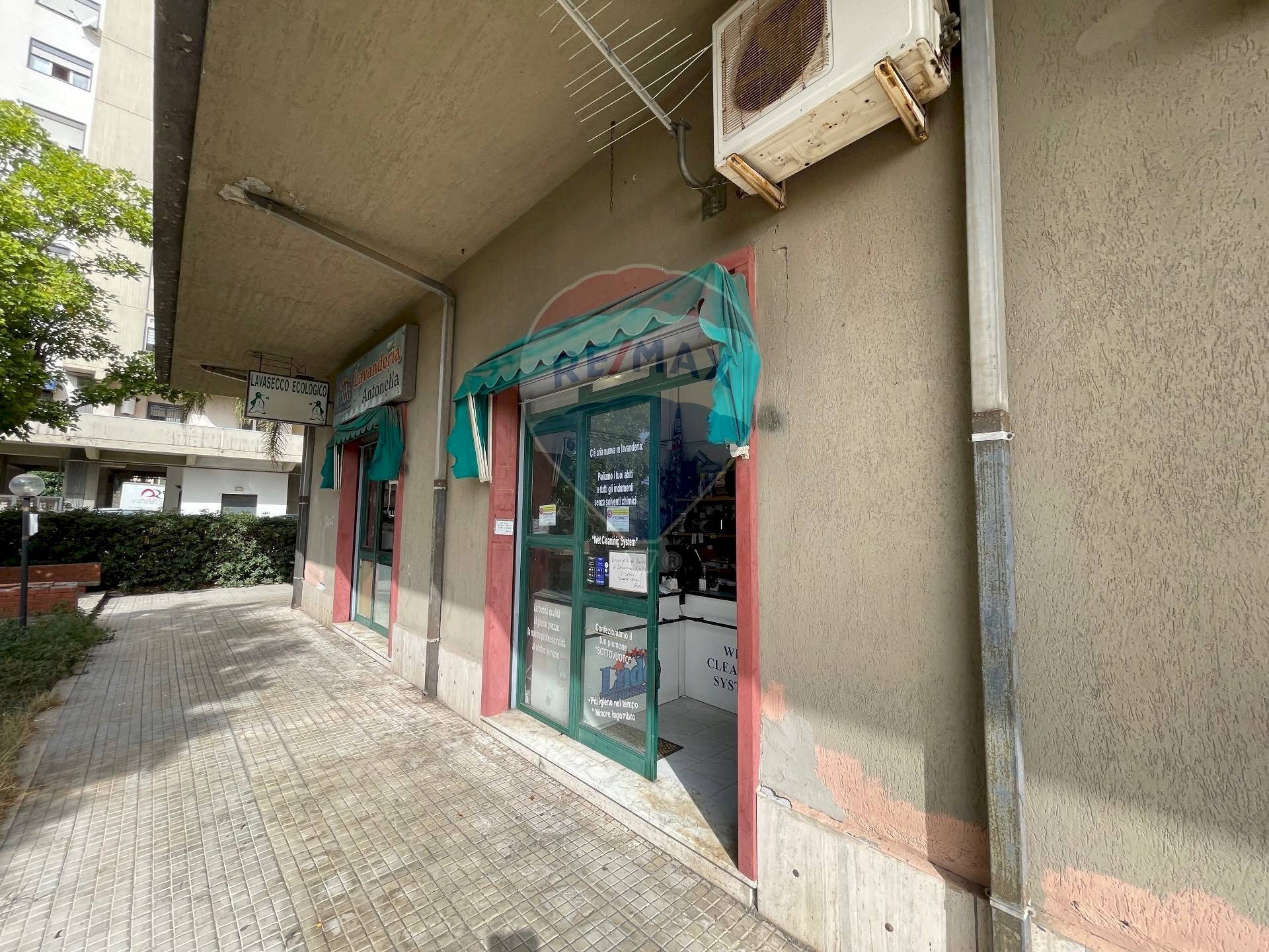 Edificio all\'aperto - Attività Commerciale Viale Librino
 
6, Catania - foto 2