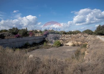 Vista delle montagne - Terreno edificabile via Maestrale contrada  Campolato Basso, Augusta - foto 2